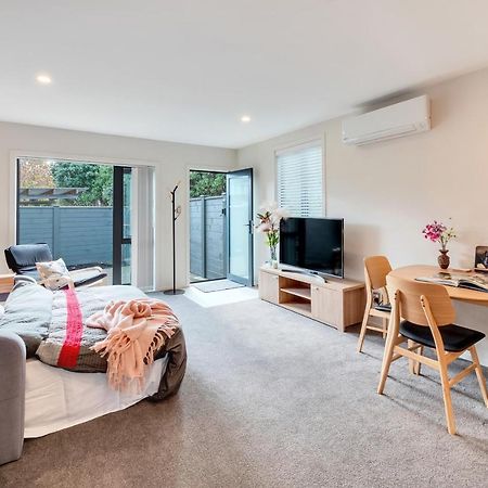 Greenwich Townhouse With Parking And Air-Con Auckland Exterior photo