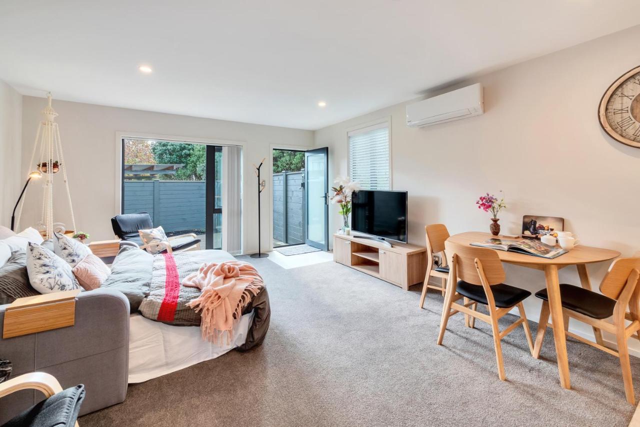 Greenwich Townhouse With Parking And Air-Con Auckland Exterior photo
