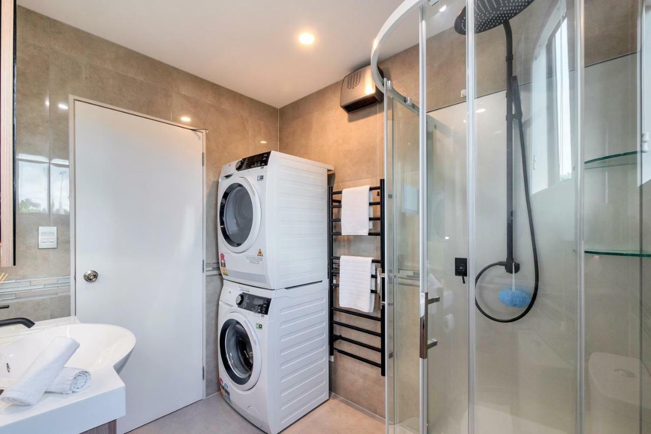 Greenwich Townhouse With Parking And Air-Con Auckland Exterior photo
