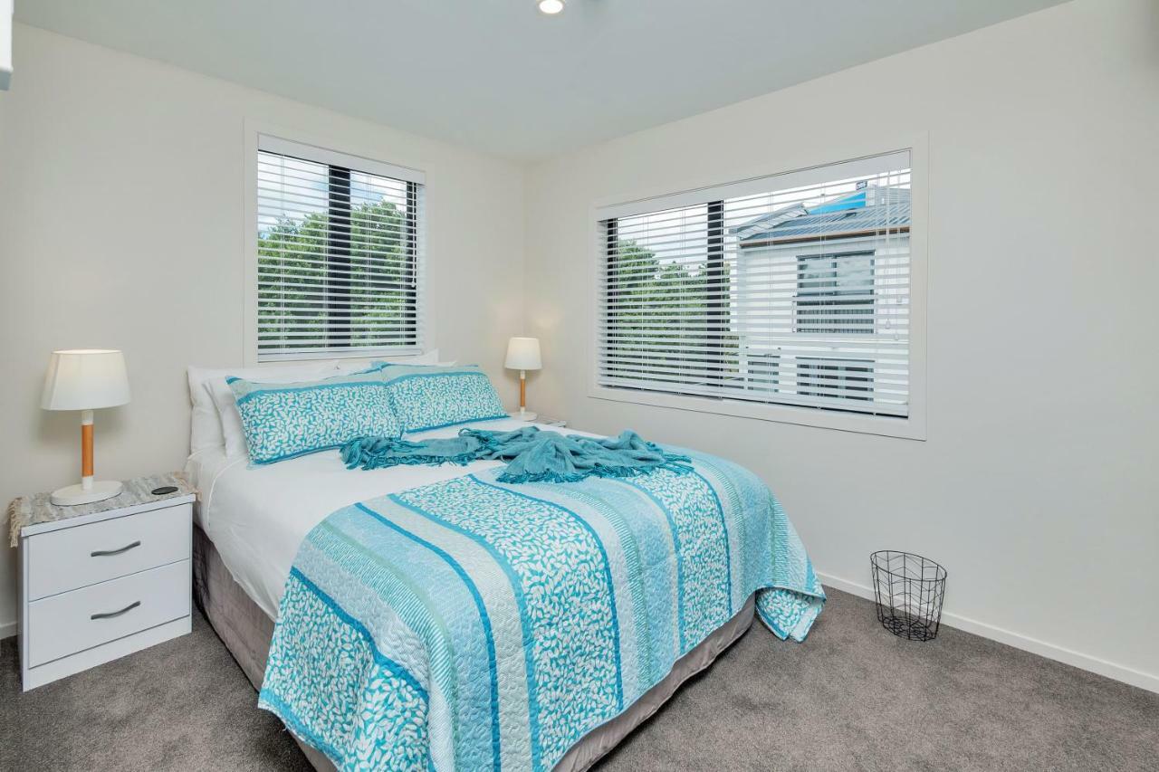Greenwich Townhouse With Parking And Air-Con Auckland Exterior photo